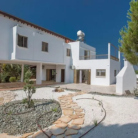 Villa Nepou - Beautiful 4 Bedroom - Located In With Private Pool