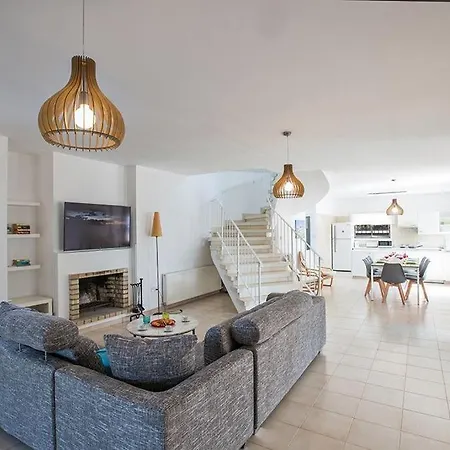 Nepou - Beautiful 4 Bedroom - Located In With Private Pool * Ayia Napa