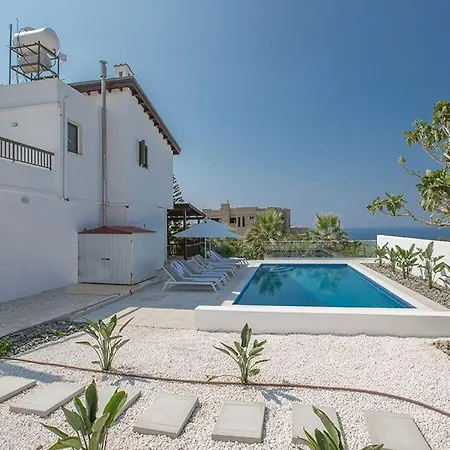Nepou - Beautiful 4 Bedroom - Located In With Private Pool *