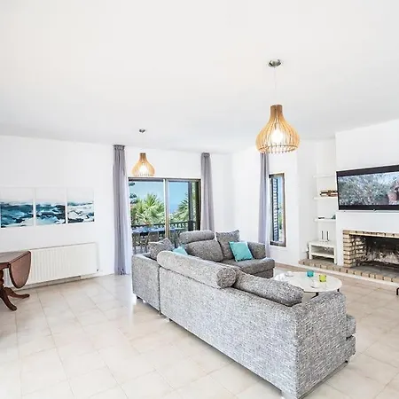 Nepou - Beautiful 4 Bedroom - Located In With Private Pool Villa