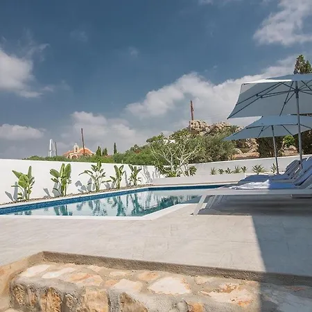 Nepou - Beautiful 4 Bedroom - Located In With Private Pool Villa Ayia Napa