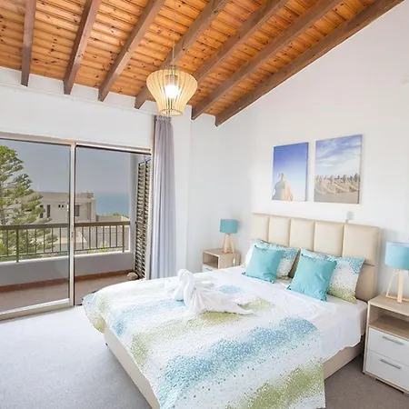 Nepou - Beautiful 4 Bedroom - Located In With Private Pool Ayía Nápa