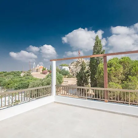Nepou - Beautiful 4 Bedroom - Located In Villa Ayia Napa