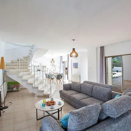 Nepou - Beautiful 4 Bedroom - Located In With Private Pool Villa *