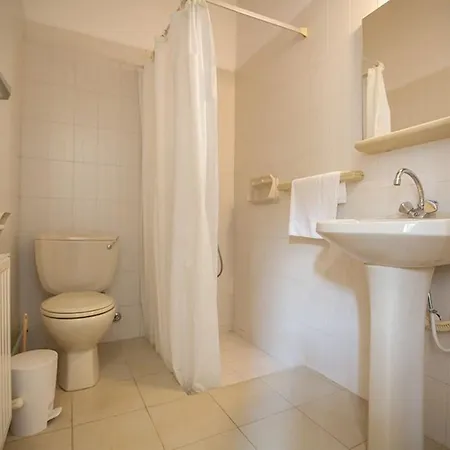 Nepou - Beautiful 4 Bedroom - Located In Villa Ayia Napa