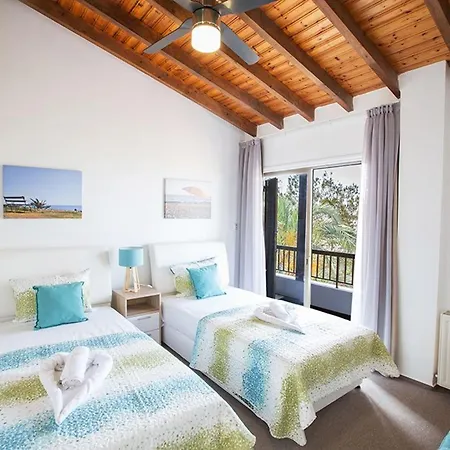 Nepou - Beautiful 4 Bedroom - Located In Villa