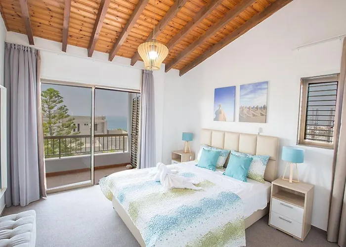 Nepou - Beautiful 4 Bedroom - Located In Αγία Νάπα