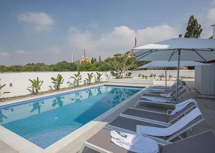 Nepou - Beautiful 4 Bedroom - Located In Βίλα