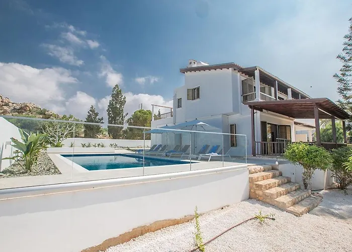 Nepou - Beautiful 4 Bedroom - Located In