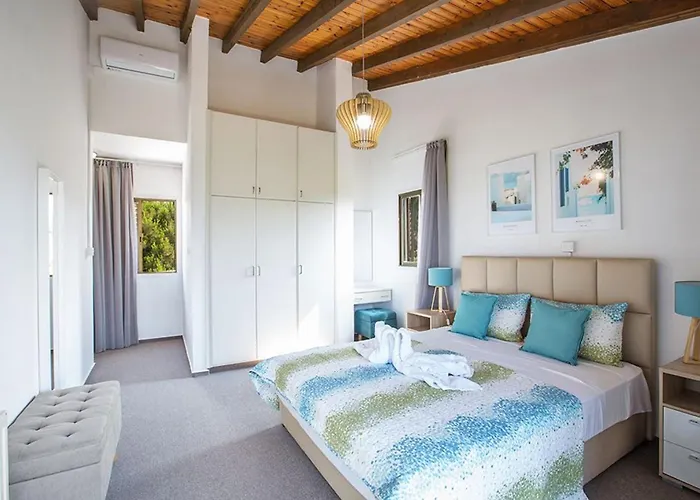 Nepou - Beautiful 4 Bedroom - Located In *