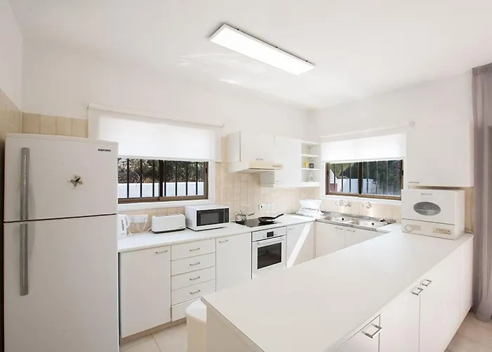 Nepou - Beautiful 4 Bedroom - Located In Βίλα *