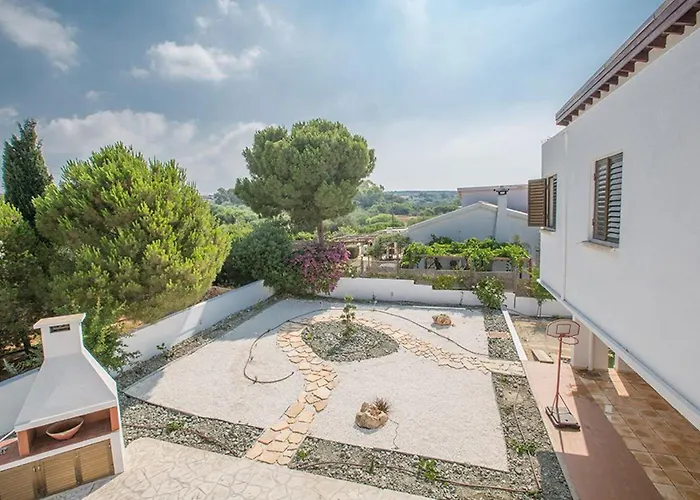 Βίλα Nepou - Beautiful 4 Bedroom - Located In Αγία Νάπα