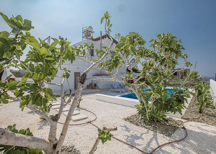 Nepou - Beautiful 4 Bedroom - Located In