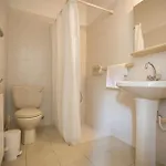 Nepou - Beautiful 4 Bedroom - Located In فيلة أيا نابا