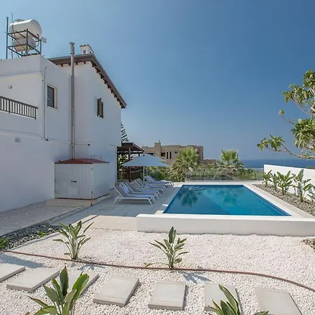 Nepou - Beautiful 4 Bedroom - Located In Villa